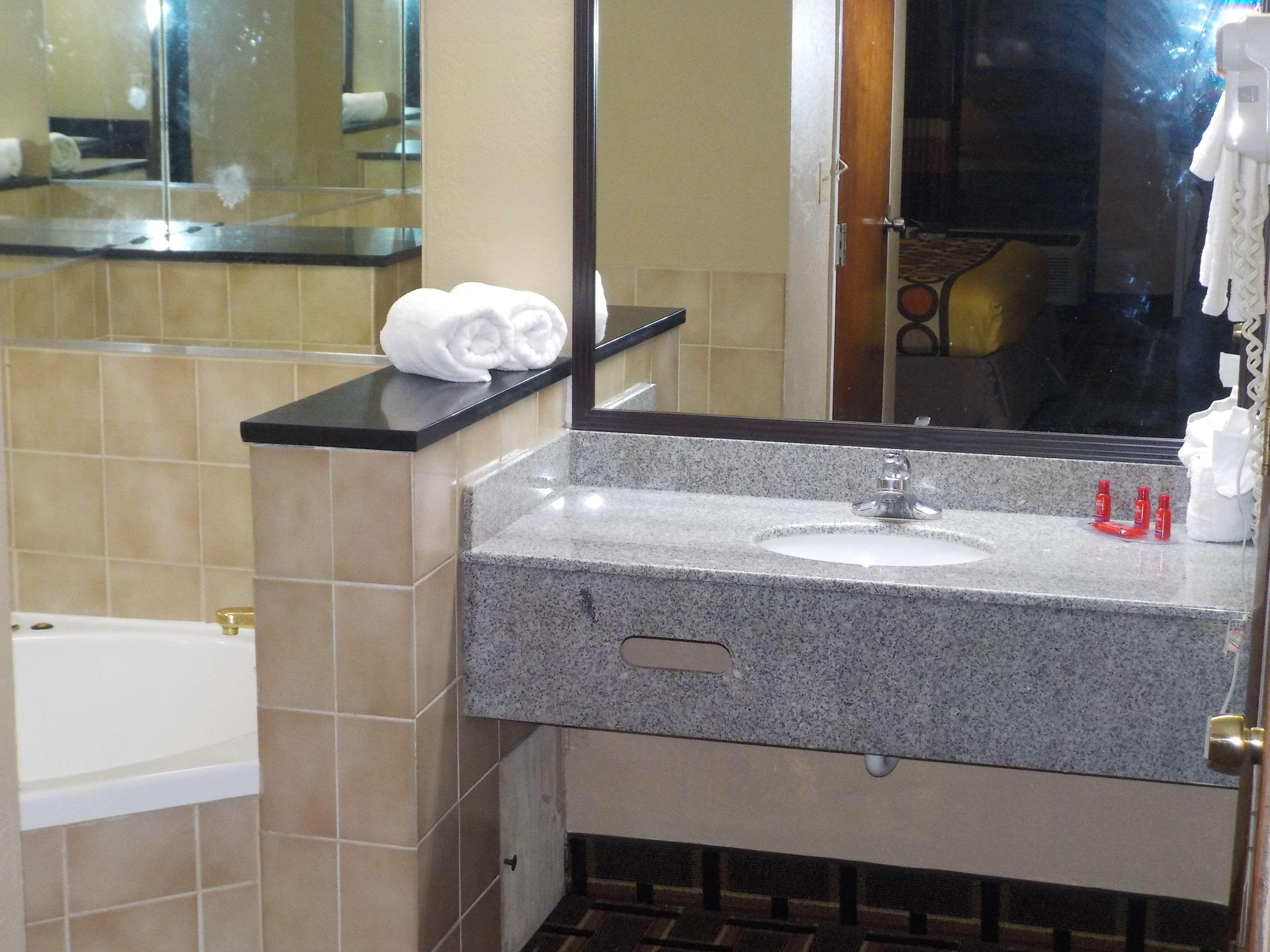 Surestay Hotel By Best Western Lenoir City Exterior photo